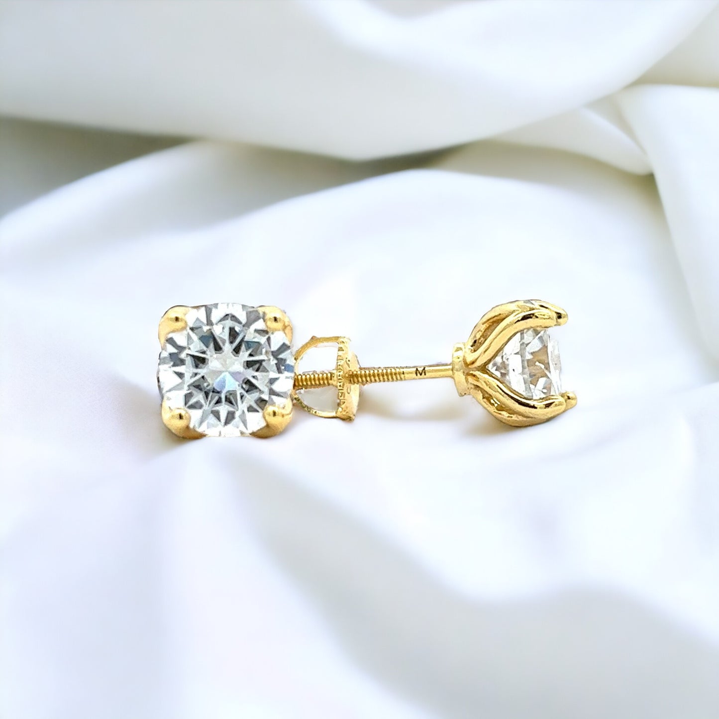 MEM-04 (7mm Moissanite Stone Earring)